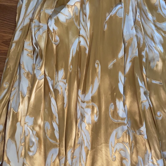 Silk gold and mesh dress with cream under layer - Picture 3 of 3